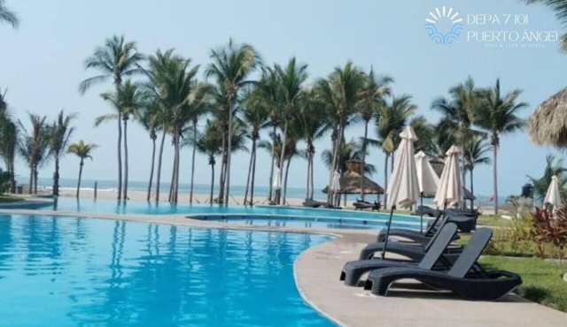 Blue Paradise/ Pool/ Parking/ Private Beach Club