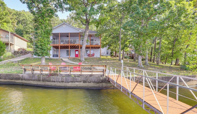 Boat, Fish & Explore! Gem on Lake of the Ozarks in Roach
