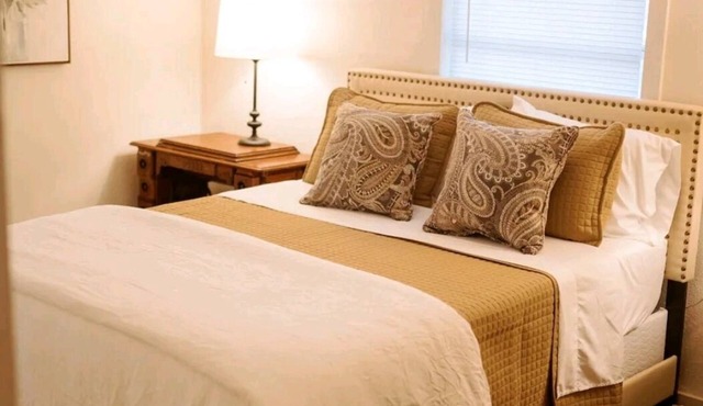 Boutique Beeville Cottage