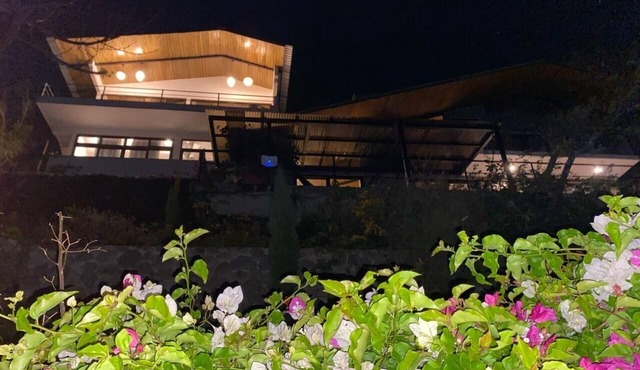 Brand new, modern and peaceful lakefront property with spectacular views!