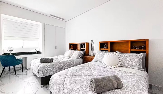 Brand new penthouse, up to 8 people