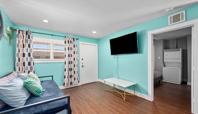 Bright and Cozy Med Center Apartment
