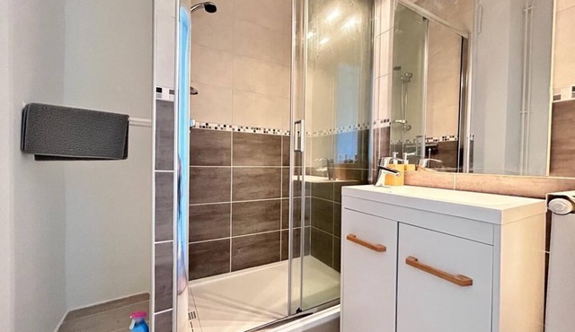 Bright, comfortable studio close to hospitals in Beaumont