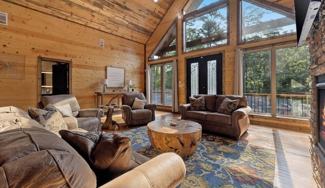 Broken Bow Cabin w/Private Hot Tub, Sleeps 9 in Broken Bow