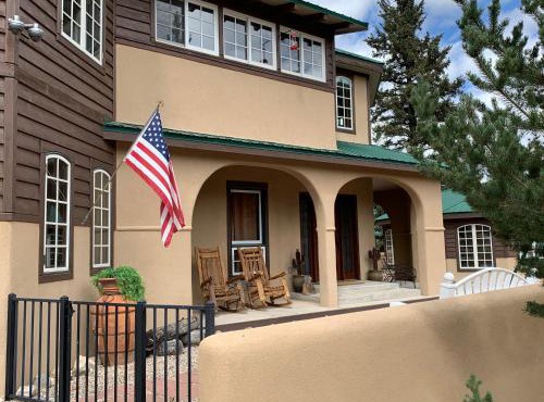 Brown Bear Lodge -