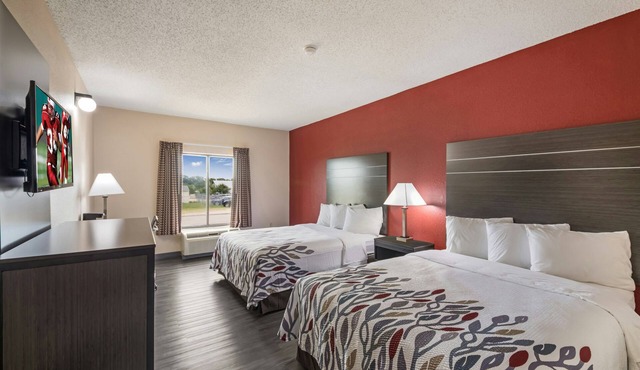 Budget-Friendly Manor Retreat Near Austin Dining & Attractions