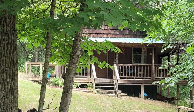 Buffalo Trails Cabin, just a short drive to the Buffalo National River