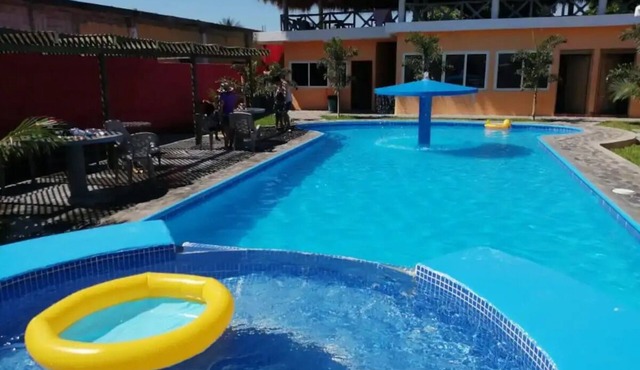 Bungalows Familiares capacidad 8-10 y 12 personas