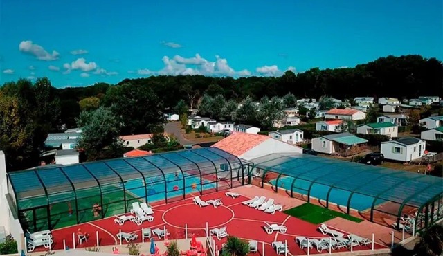 Camping 4 étoiles - Piscine - ccbg0fh in Saint-Christophe-du-Ligneron