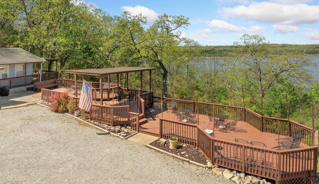 Cabin 1- 2bd/1bath with beautiful views of Bull Shoals Lake.