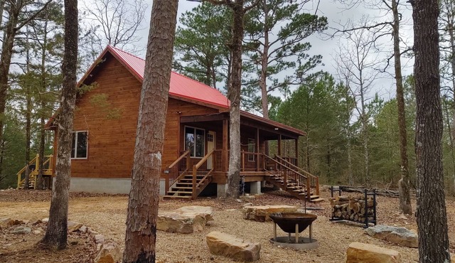 Cabin (First One There) is a quiet and peaceful place to stay by De Queen Lake