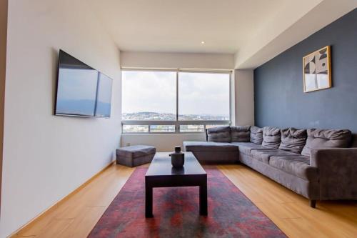 Capitalia Modern Condo with High-Speed Wi-Fi