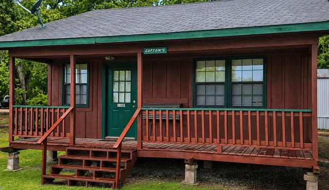 Captain's Cabins - A cozy cabin with a lakefront view!