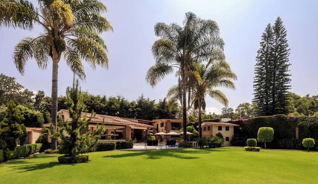 Casa Avándaro with Pool, Garden & Jacuzzi