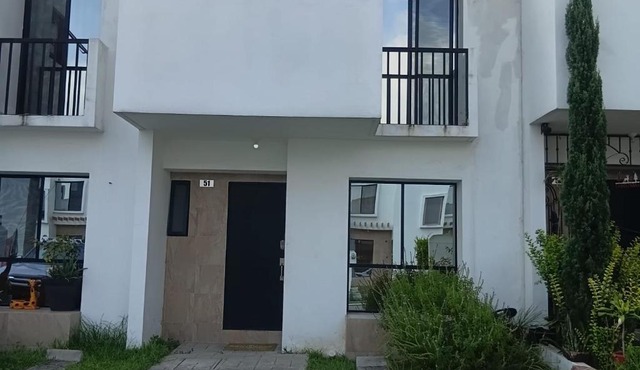Casa completa ideal para empresas o familias grandes, zona Residencial Privada seguridad las 24hrs