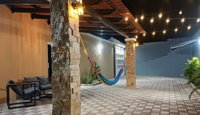 "Casa de las Flores · Family-Friendly House · Full A/C + Garden"