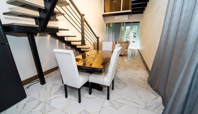 Casa Denver, in the heart of Rio Dulce, Terrace Rooftop BBQ, Wifi, AC