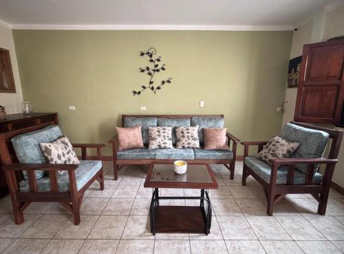 Casa Familiar Los Gringas