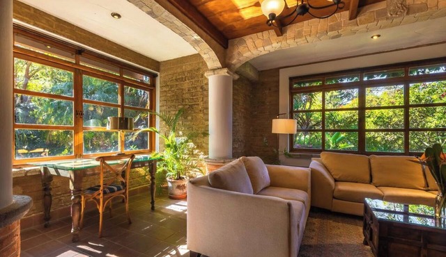 Casa Historica Atitlán - 2 Bedroom with 2 Bathrooms in lush garden