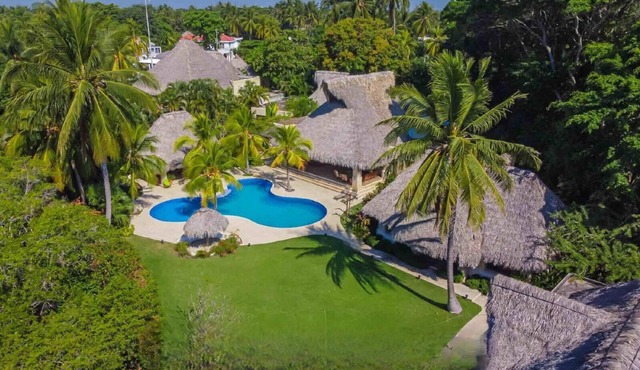 Casa Marina Spacious 4-bedroom bungalow with WiFi AC in beautiful PuertoSan Jose