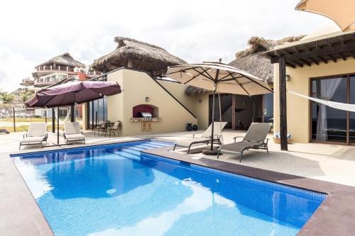 Casa Paz - Ocean Front Villa wPool & Resort
