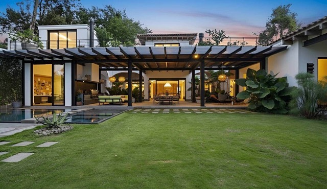 Casa Pomona, 5BR Design Villa in Antigua w/Pool & View