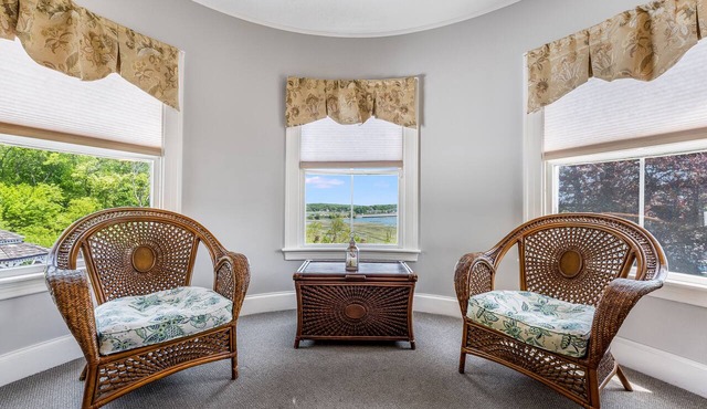 Castle Manor Inn in Gloucester
