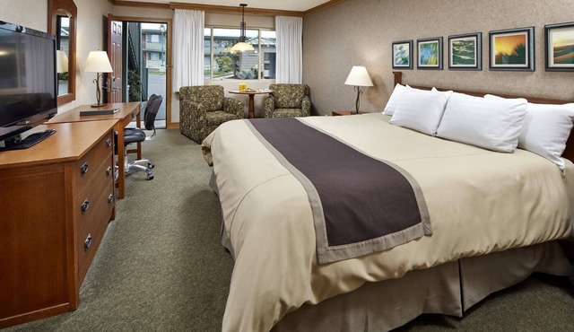 Cavalier Oceanfront Resort San Simeon | Standard King | Onsite Pools