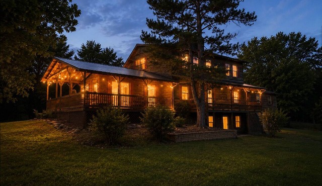 Cedar Lodge Sleeps 20 Near Square Views