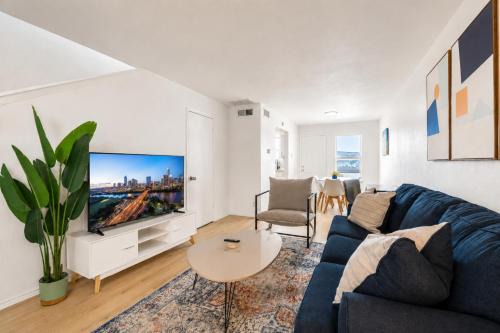 Central Chic 2BR King Suites Close to UT, Moody Center, & DT