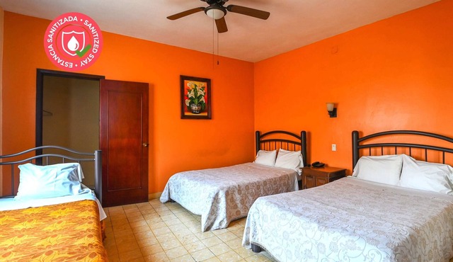 Centric family room Sleeps 7 + WiFi & terrace