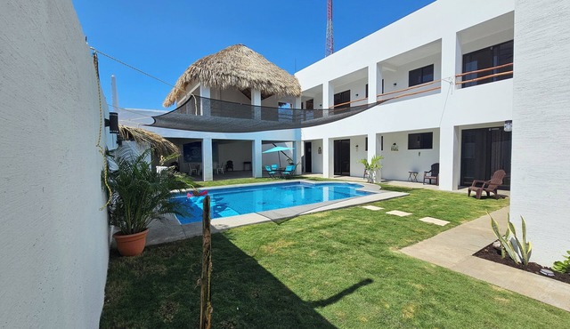 Chalet Paradise Point, in the main area of El Paredón a few steps from the beach