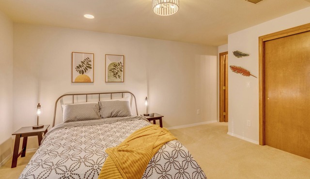 Charming 1-bdrm walkout basement suite with AC, WiFi in lovely Colorado Springs