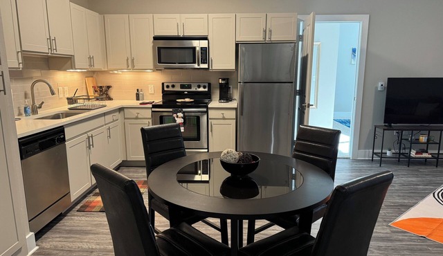 Charming 1-bedroom apartment in superb Addison with WiFi & a ton of amenities!