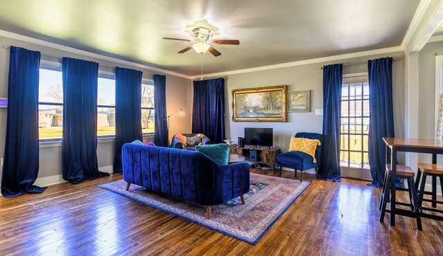 Charming 2-bedroom bungalow with lots of outdoor space to enjoy in Thibodaux