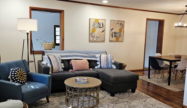 Charming 3-bedroom house with all the amenities located in the heart of Jackson