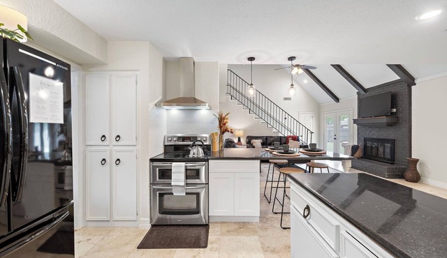 Charming 3BR Home w/Outdoor Dining on Buttercup Street