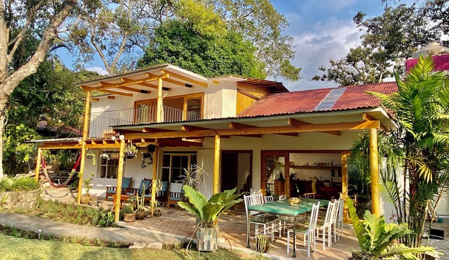 Charming 4-bedroom house with lake&volcano view and lake access Santiago Atitlán