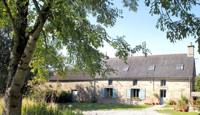 Charming and spacious 4-bed house at Gites Guebernez in Ploerdut