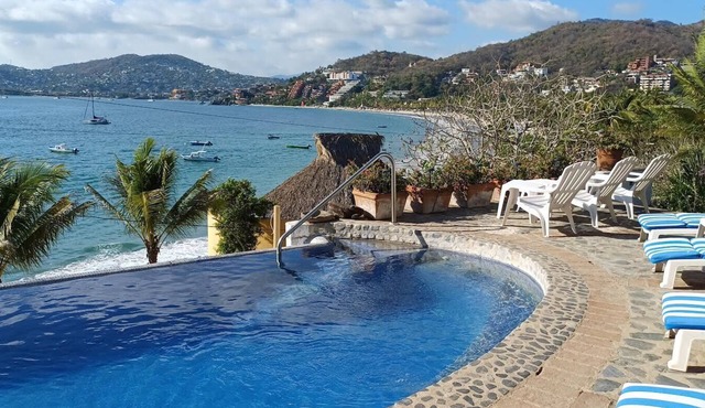 Charming bungalow at gorgeous La Ropa Beach, Zihuatanejo