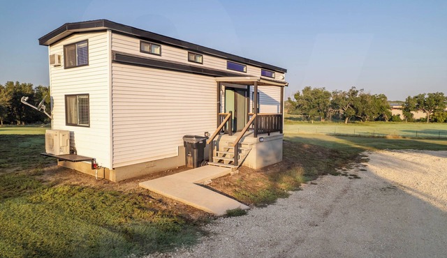 Charming cabin 14 in Hamilton with AC - perfect for a cozy getaway