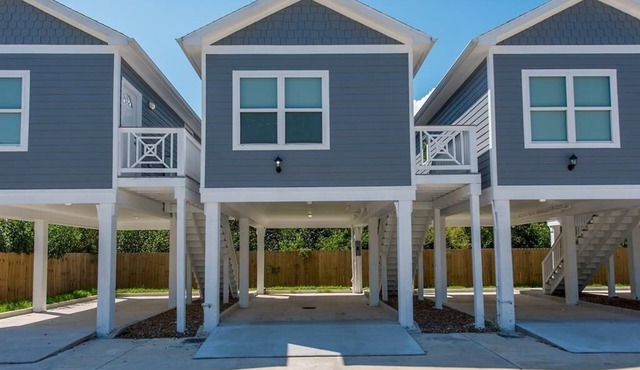 Charming cabin with full kitchen! Unit 3/6