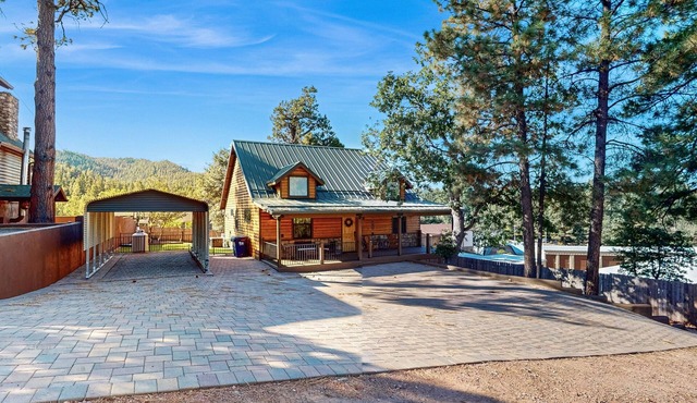 Charming cabin with hot tub near the Gila National Forest