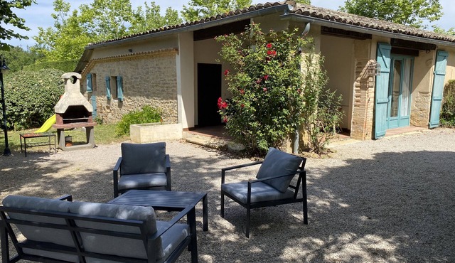 Charming cottage with pool in the South-West countryside in Monclar-de-Quercy