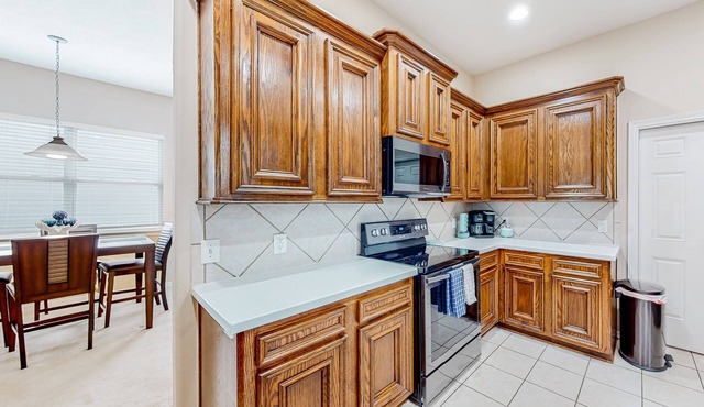 Charming home outside of the city with a large yard, washer/dryer, & central AC
