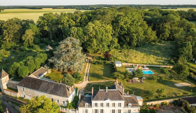 Charming residence, Burgundy, La Trémellerie, 15/20 people, heated swimming pool in Saint-Privé