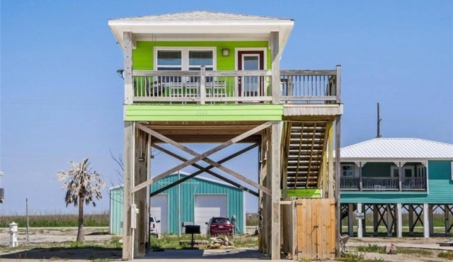Charming Studio house with WiFi & AC in brilliant Holly Beach, La