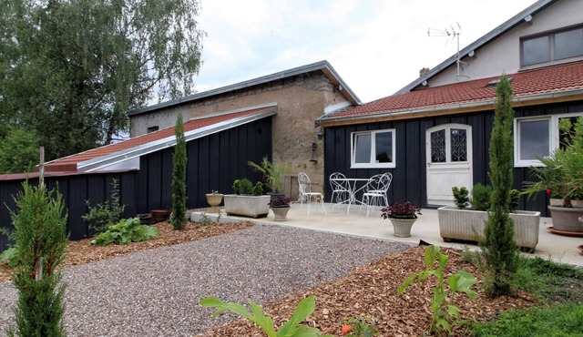 Charming Studio with Garden and Terraces, Peaceful and Historic Setting in Mersuay