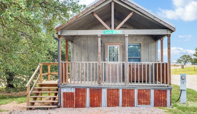 Charming Tiny House Near Lake & Springs
