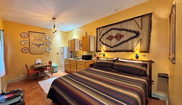 Charming Unit With King Bed In Historic Building Close To Everything But Quiet. in Bisbee